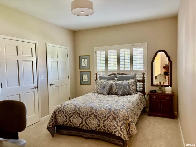 $399,900 | 25 Eleanor Lane, Jacksonville, IL 62650