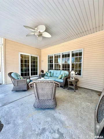 $399,900 | 25 Eleanor Lane, Jacksonville, IL 62650