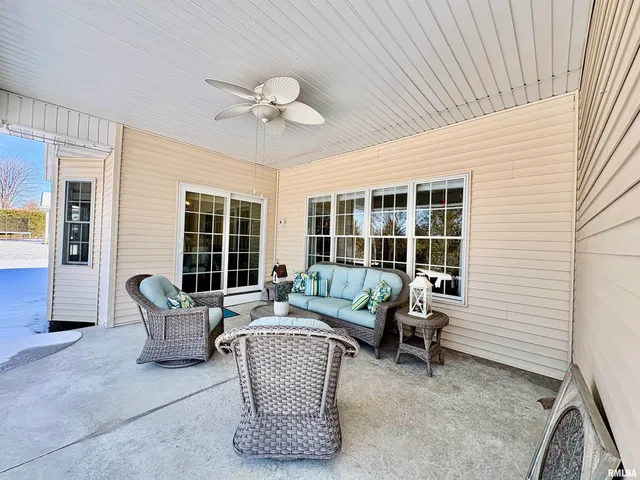 $399,900 | 25 Eleanor Lane, Jacksonville, IL 62650