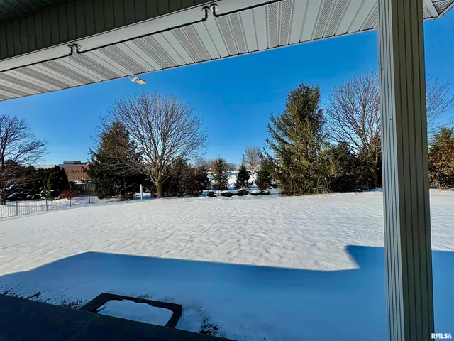 $399,900 | 25 Eleanor Lane, Jacksonville, IL 62650