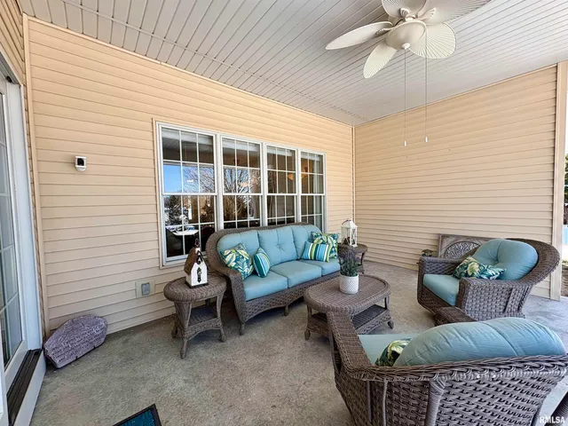 $399,900 | 25 Eleanor Lane, Jacksonville, IL 62650