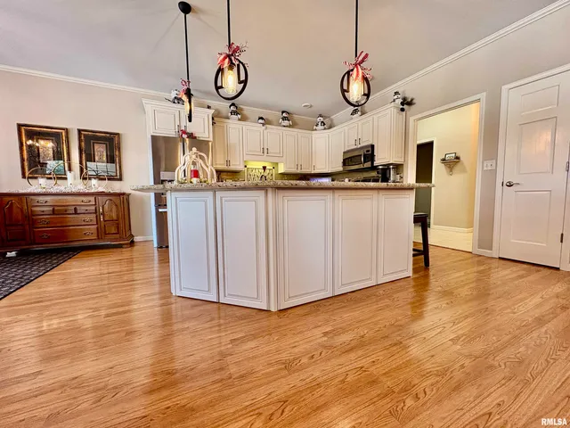 $399,900 | 25 Eleanor Lane, Jacksonville, IL 62650