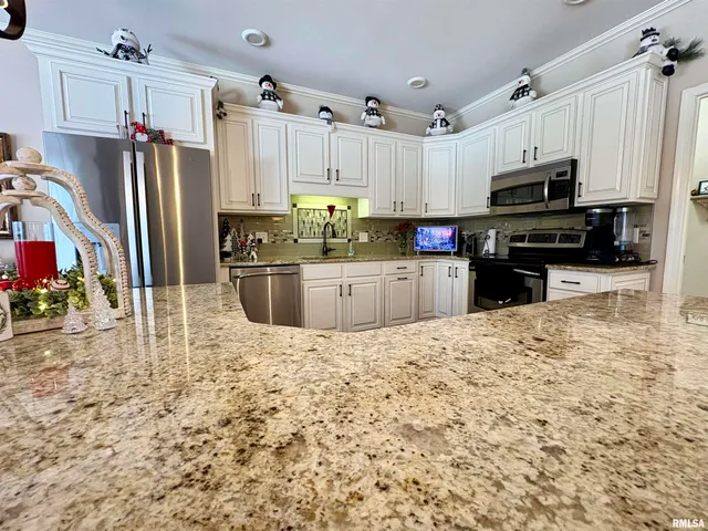 $399,900 | 25 Eleanor Lane, Jacksonville, IL 62650