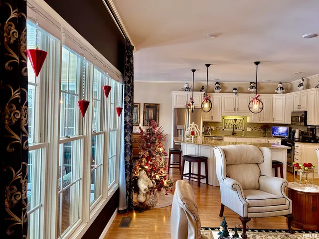 $399,900 | 25 Eleanor Lane, Jacksonville, IL 62650