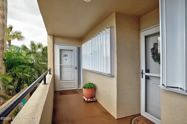 a view of an entryway of the house