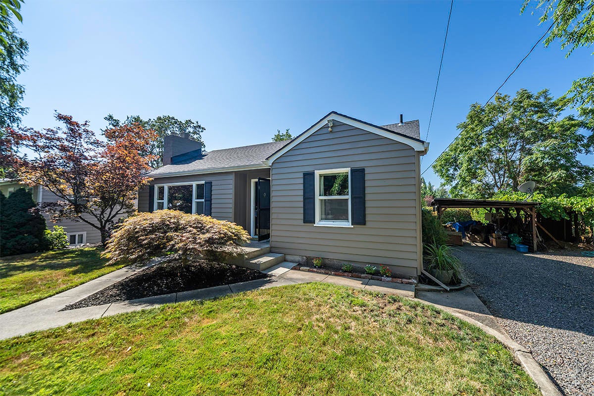 1406 Ridge Way Medford, OR 97504 - Photo 5 of 34 DSC09493