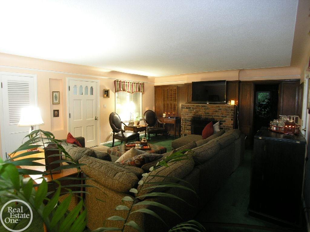 4568 East 10 Mile Road Warren, MI 48091 - Photo 11 of 31 31391863-10.JPG