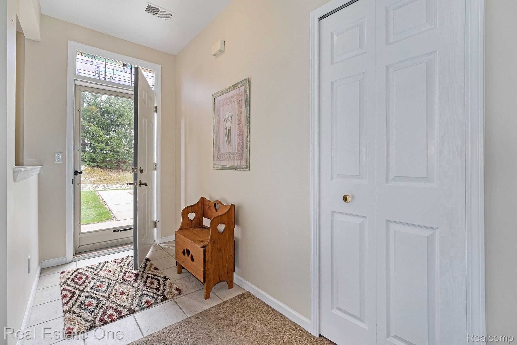 1794 Flagstone Circle Rochester, MI 48307 - Photo 3 of 25 DSC00378.jpg