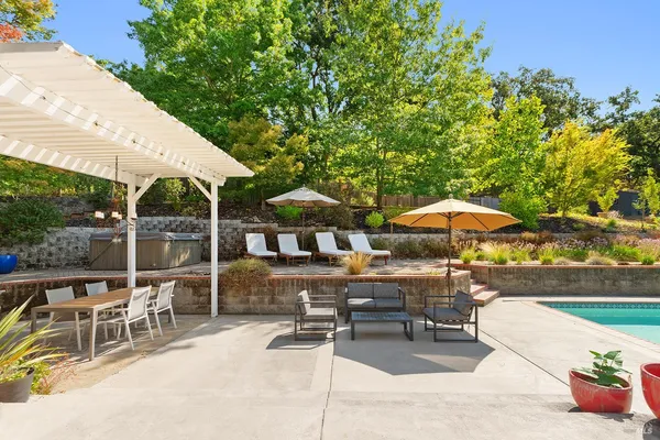 $1,645,000 | 3991 Haven Court, Sebastopol, CA 95472