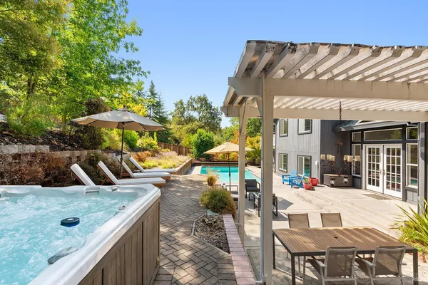 $1,645,000 | 3991 Haven Court, Sebastopol, CA 95472