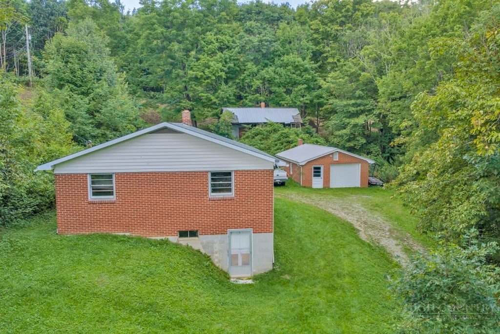 6104 Howard's Creek Road Boone, NC 28607 - Photo 6 of 50 Gallery Image 6