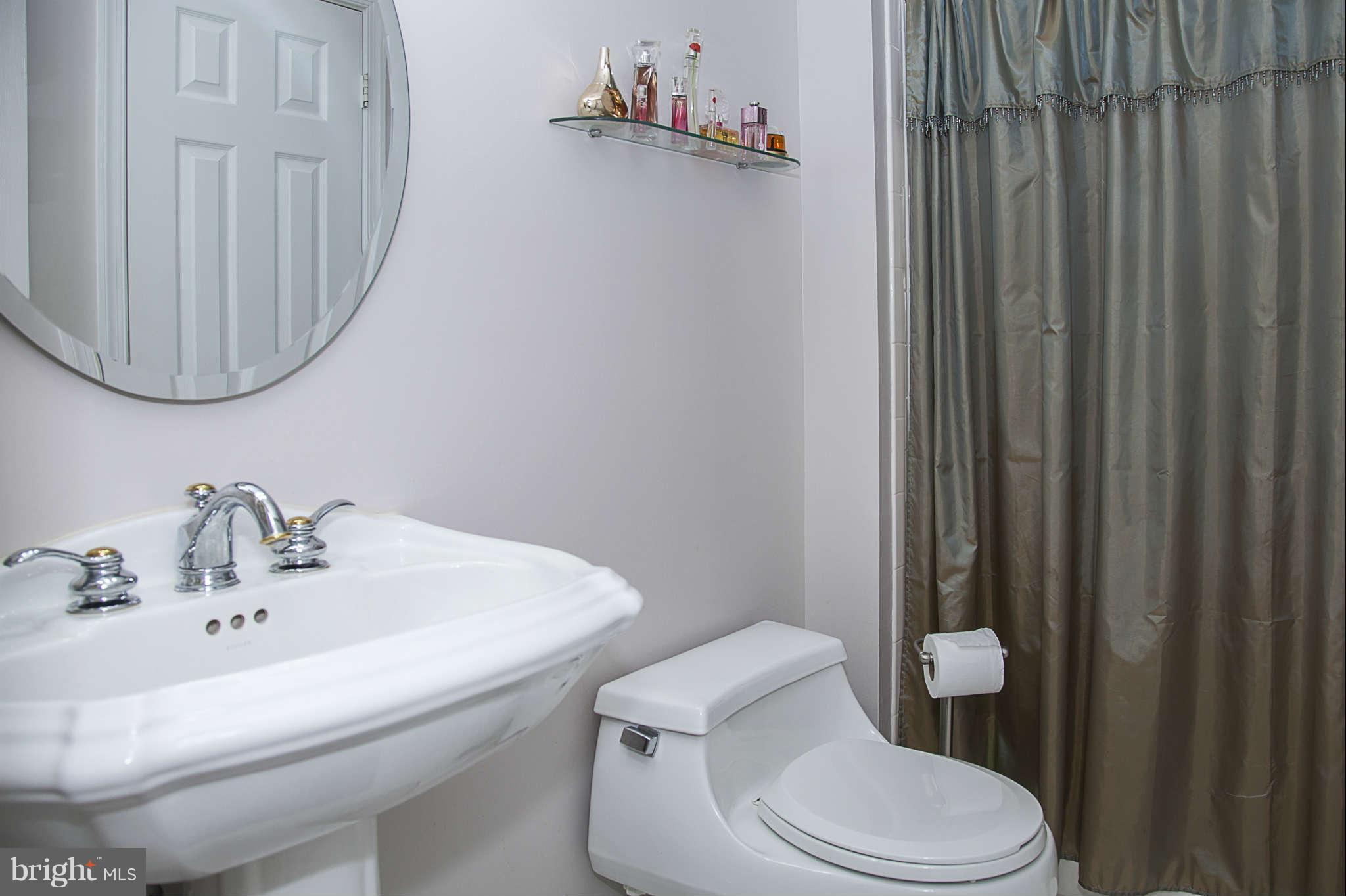 515 Norcross Way Silver Spring, MD 20904 - Photo 9 of 28 Bath_main floor