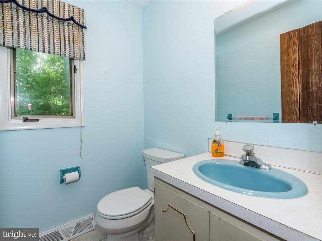 916 Forest Road Lancaster, PA 17601 - Photo 17 of 28 Gallery Image 17