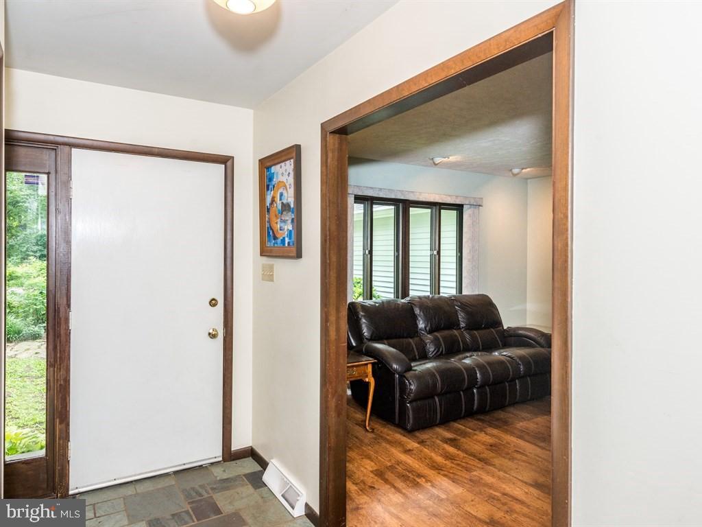 916 Forest Road Lancaster, PA 17601 - Photo 3 of 28 Gallery Image 3