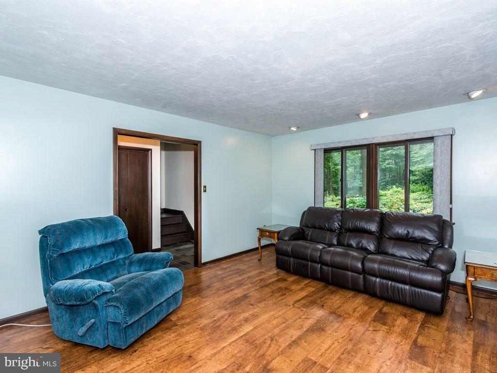 916 Forest Road Lancaster, PA 17601 - Photo 4 of 28 Gallery Image 4