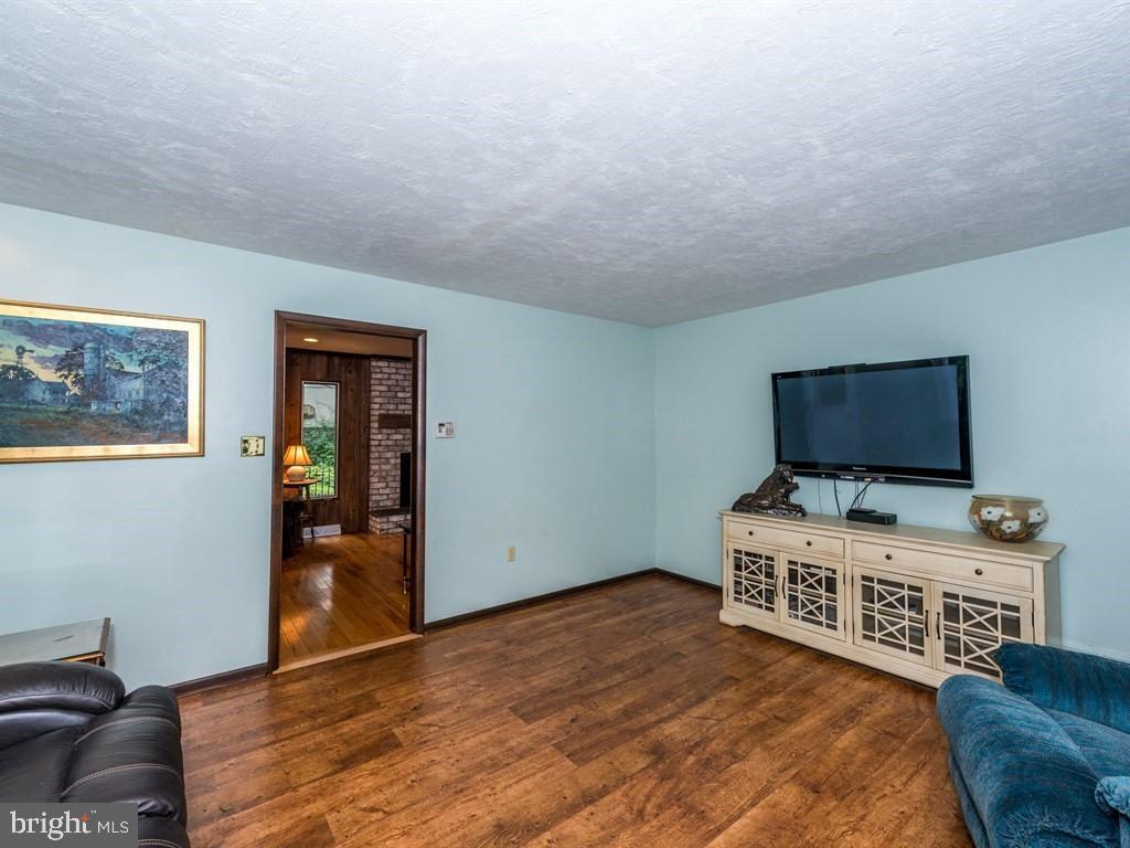 916 Forest Road Lancaster, PA 17601 - Photo 5 of 28 Gallery Image 5