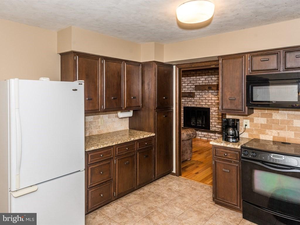 916 Forest Road Lancaster, PA 17601 - Photo 7 of 28 Gallery Image 7