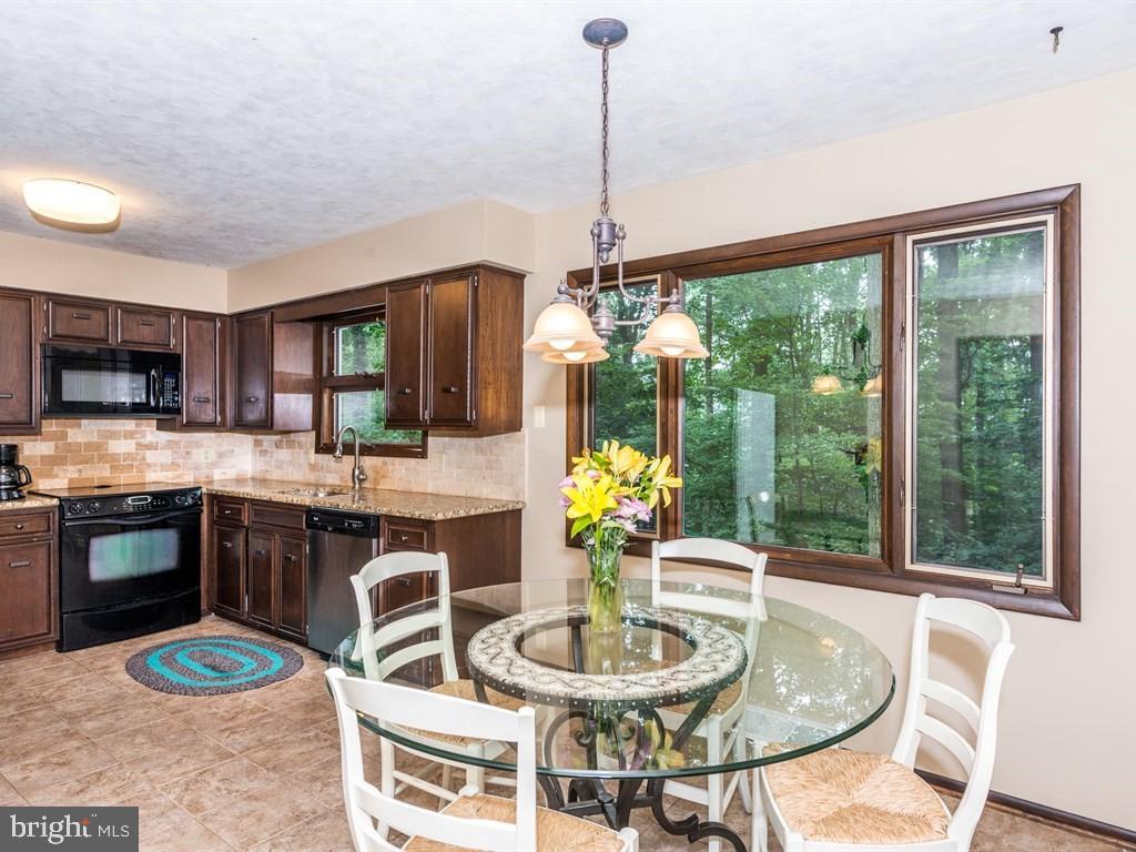 916 Forest Road Lancaster, PA 17601 - Photo 8 of 28 Gallery Image 8