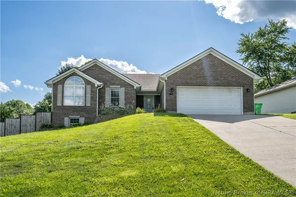 $375,000 | 5106 Everett Avenue, Floyds Knobs, IN 47119