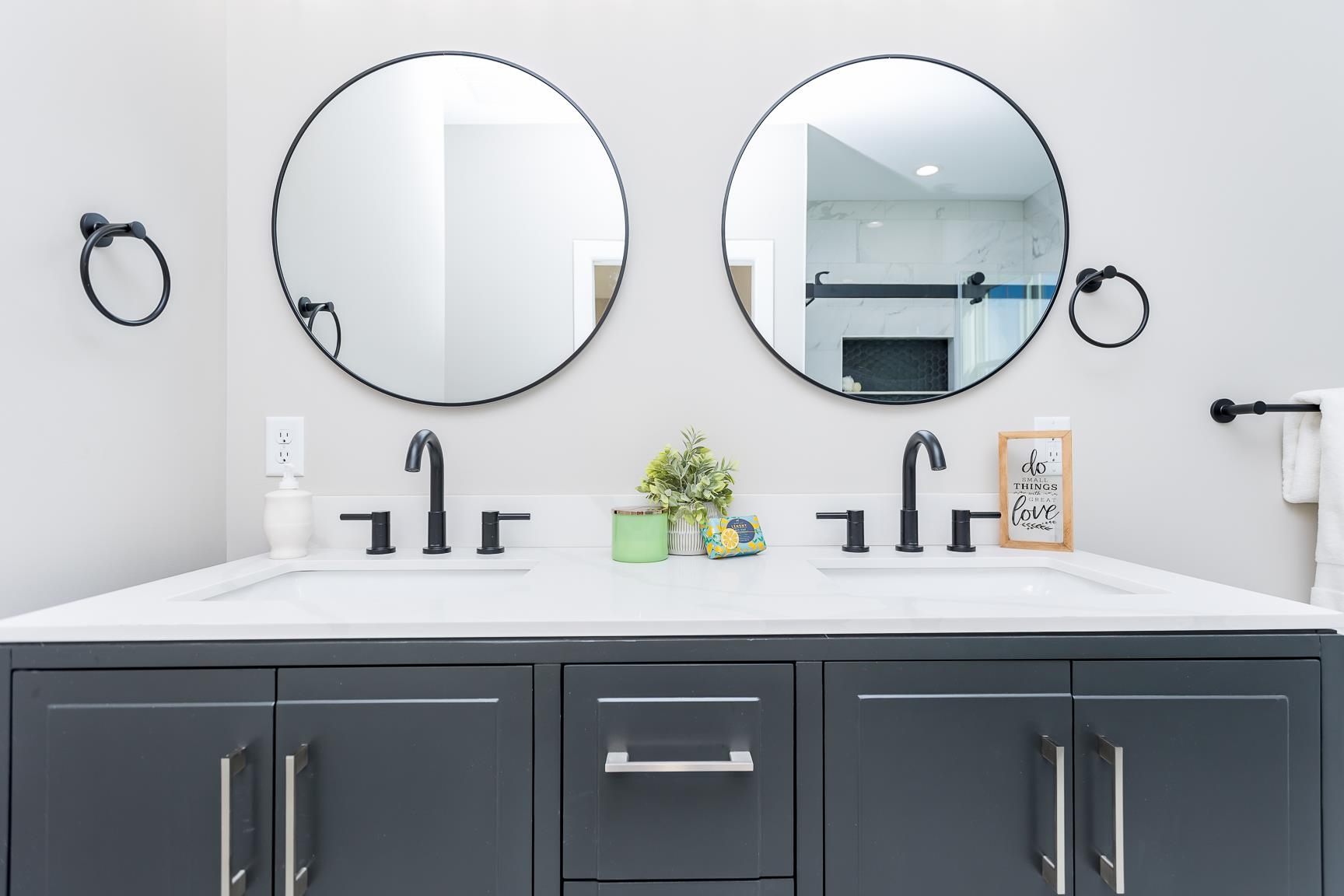 123 Willow Drive Dayton, VA 22821 - Photo 20 of 44 a bathroom with a sink and a mirror