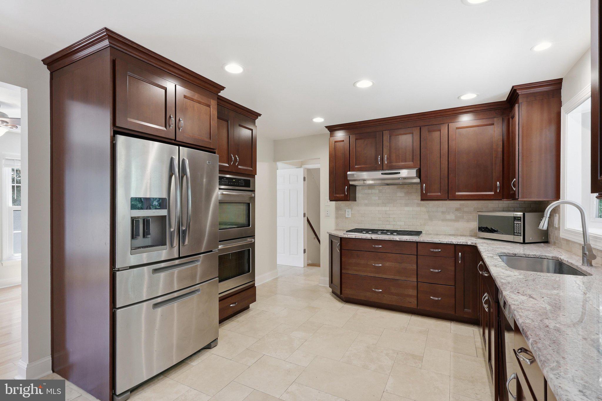12348 Coleraine Court Reston, VA 20191 - Photo 14 of 56 Stainless steel appliances