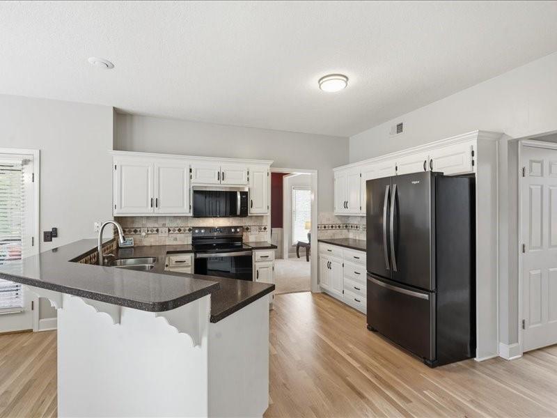 232 Southwest Winterpark Circle Lee's Summit, MO 64081 - Photo 14 of 42