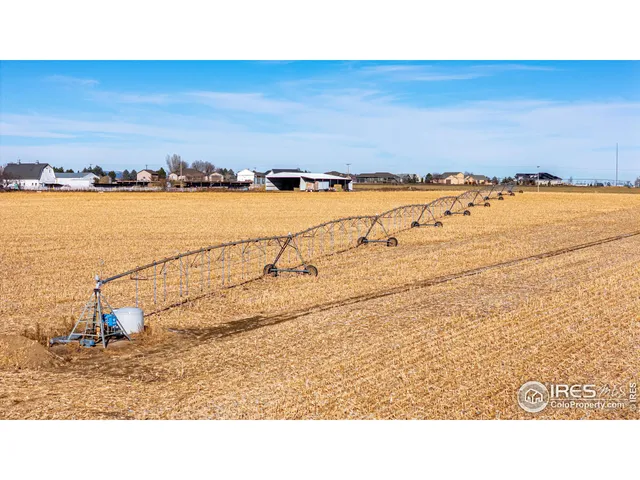 a black and white photo of a floor