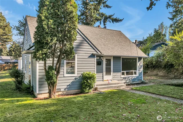 $599,988 | 12230 68th Avenue South, Seattle, WA 98178