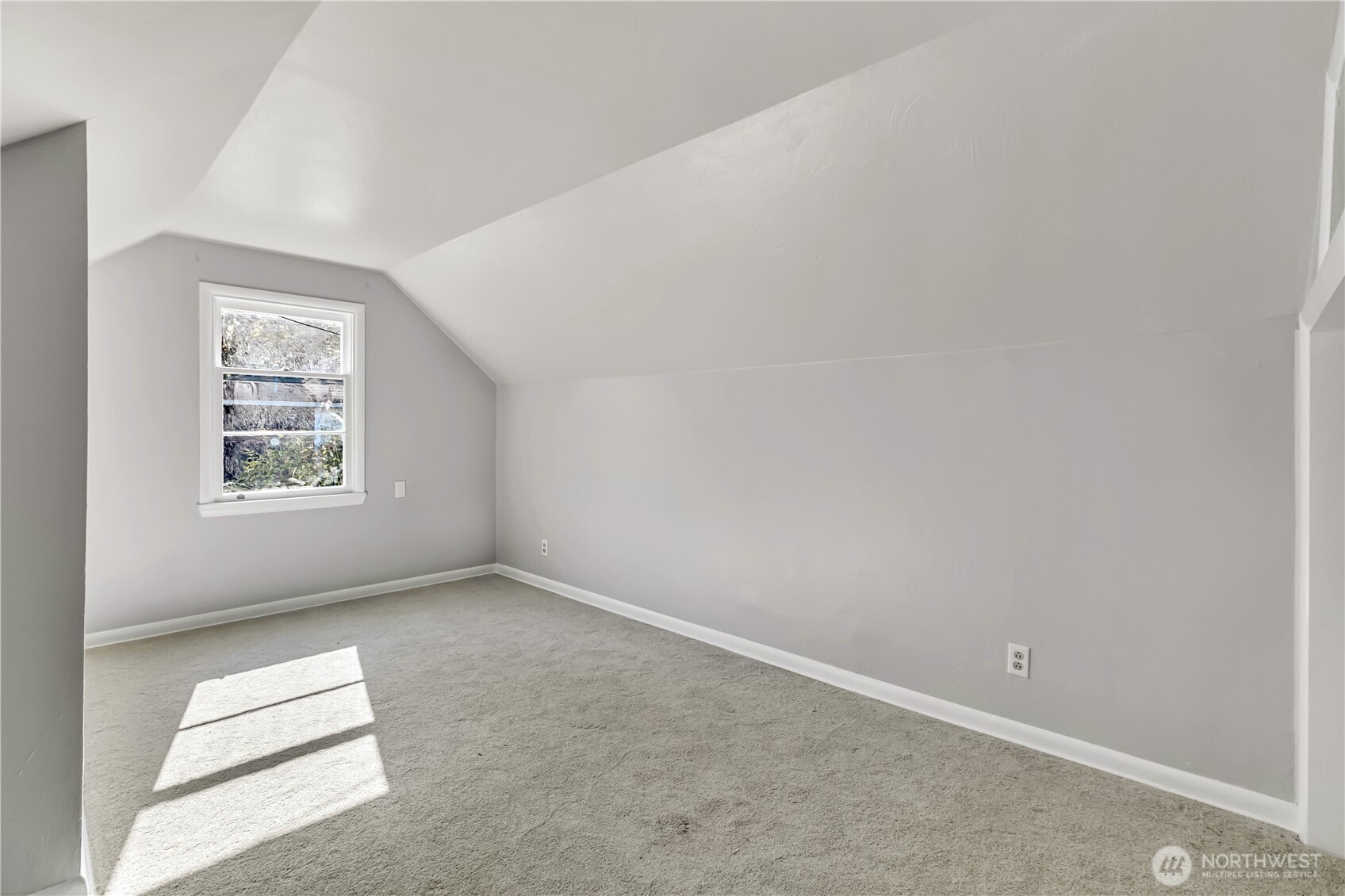 12230 68th Avenue South Seattle, WA 98178 - Photo 15 of 20