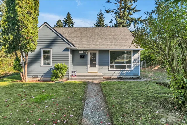 $599,988 | 12230 68th Avenue South, Seattle, WA 98178