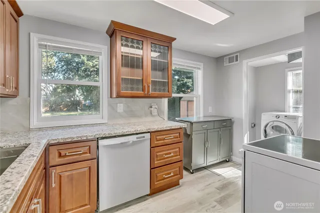 $599,988 | 12230 68th Avenue South, Seattle, WA 98178