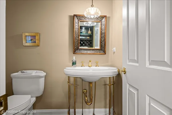 $725,000 | 570 Hillside Court, Barrington, IL 60010