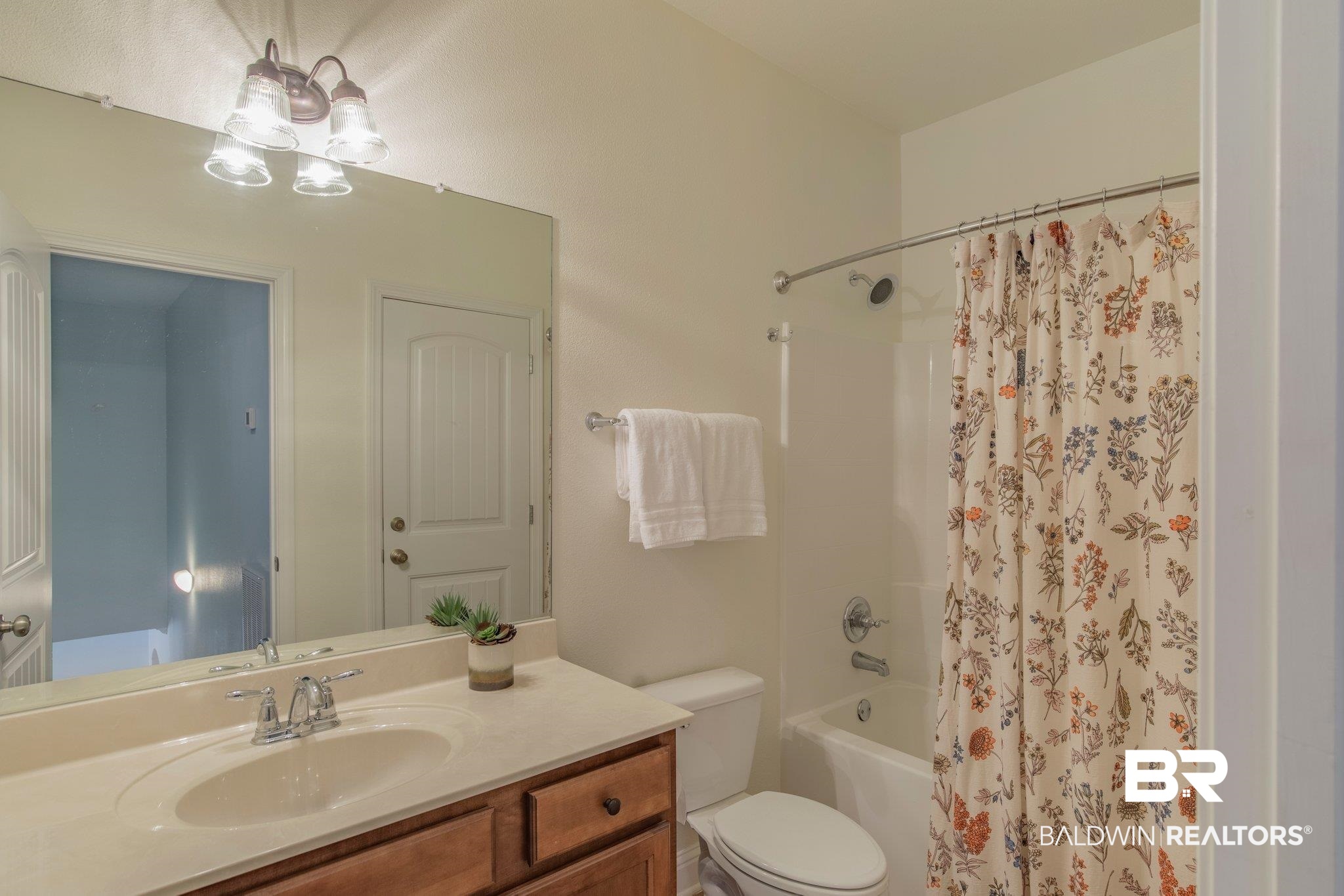 10983 Roanoke Loop Daphne, AL 36526 - Photo 42 of 49 Upstairs Full Bathroom