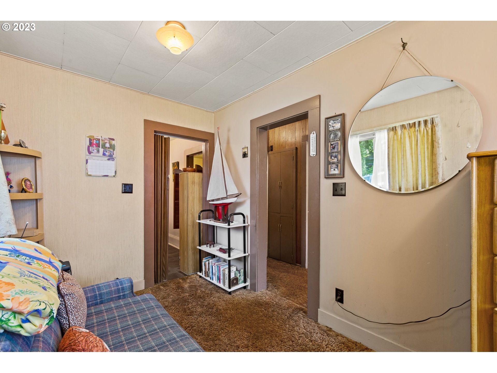 3554 Southwest Falcon Street Portland, OR 97219 - Photo 16 of 23 a view of a livingroom with furniture and a mirror