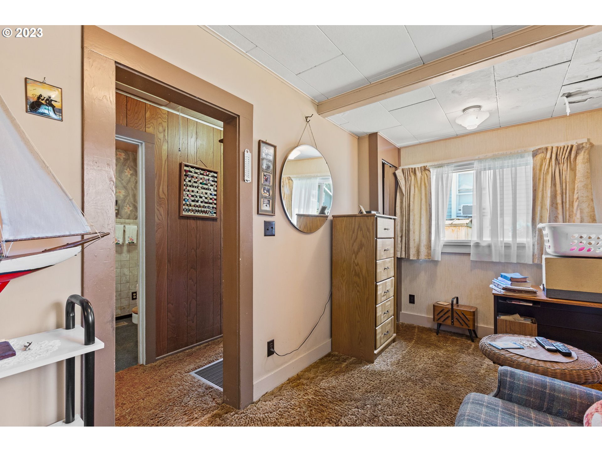 3554 Southwest Falcon Street Portland, OR 97219 - Photo 18 of 23 a kitchen with refrigerator and window