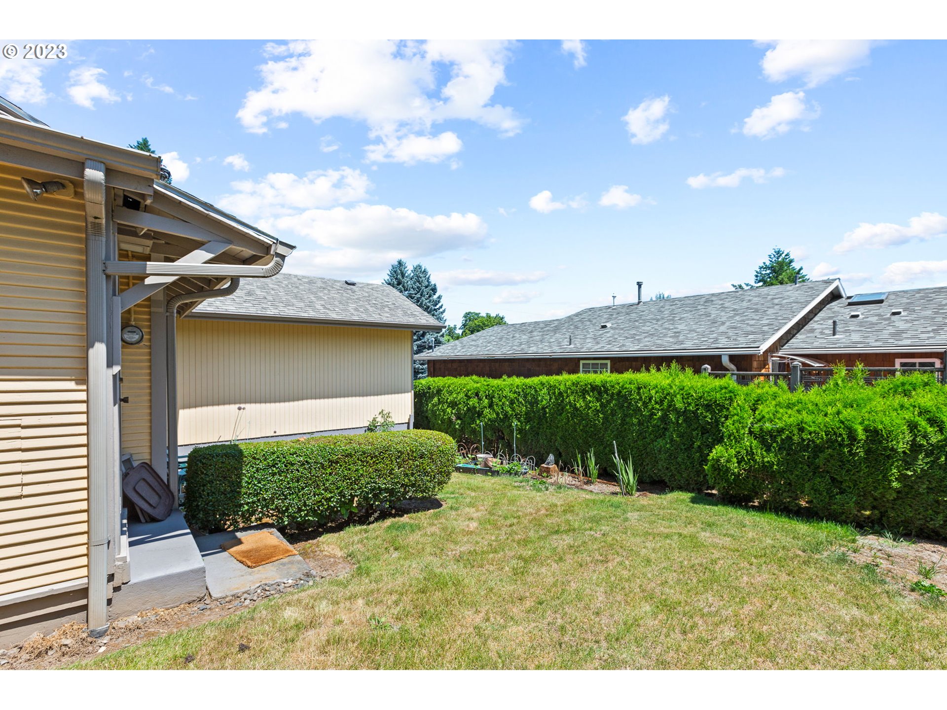 3554 Southwest Falcon Street Portland, OR 97219 - Photo 5 of 23 a view of a back yard of the house