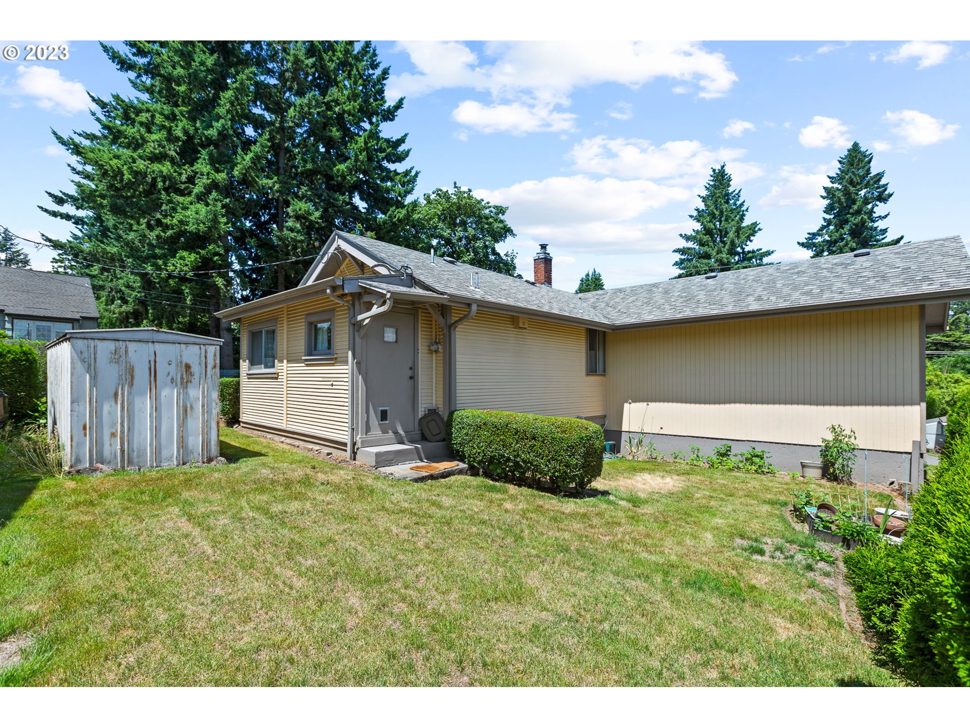 3554 Southwest Falcon Street Portland, OR 97219 - Photo 8 of 23 a view of backyard with garden