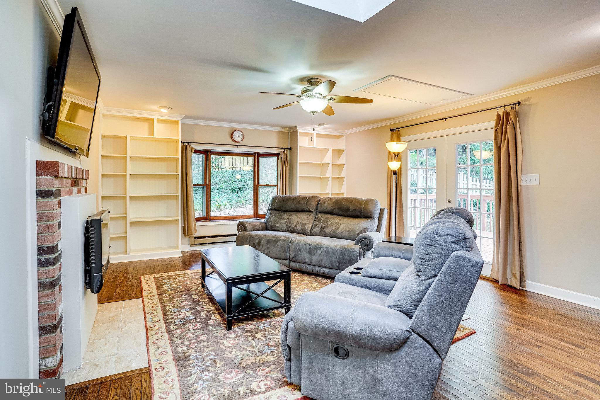 8617 Kerry Lane Springfield, VA 22152 - Photo 22 of 59 Family Room with Bay window and Deck Access
