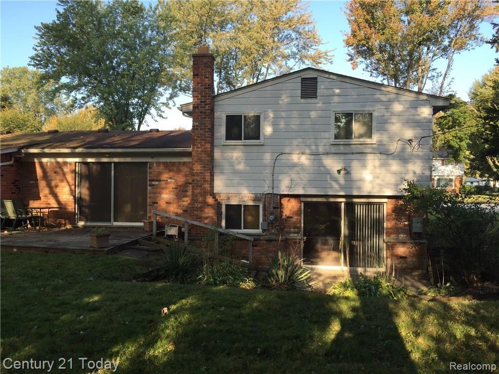 29574 Fall River Road Southfield, MI 48076 - Photo 2 of 17