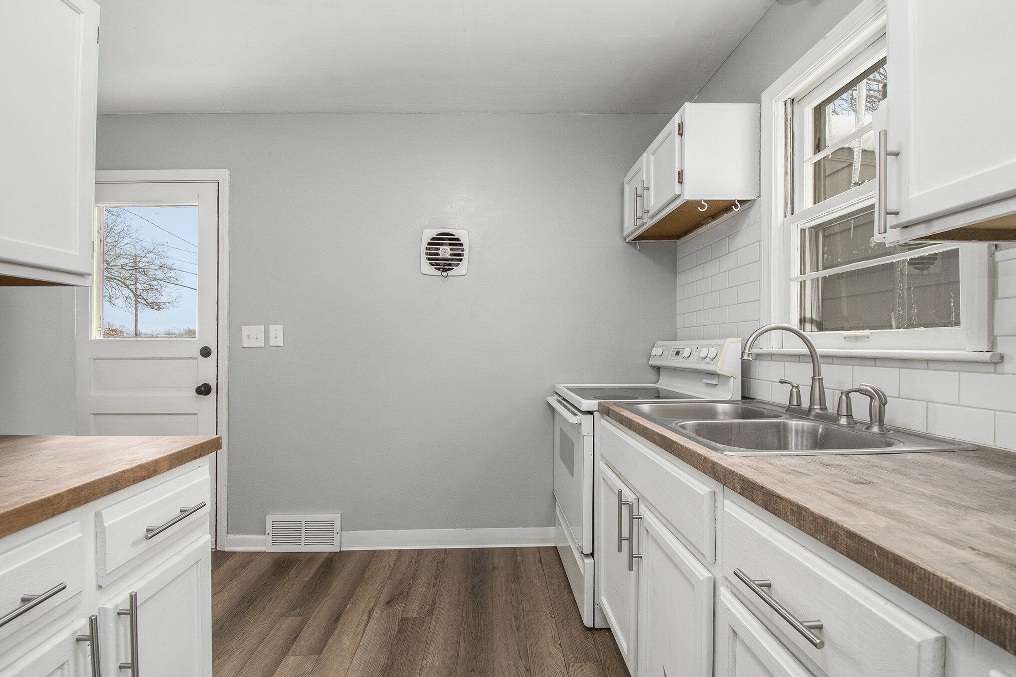 315 Hall Street Belding, MI 48809 - Photo 12 of 30 Kitchen