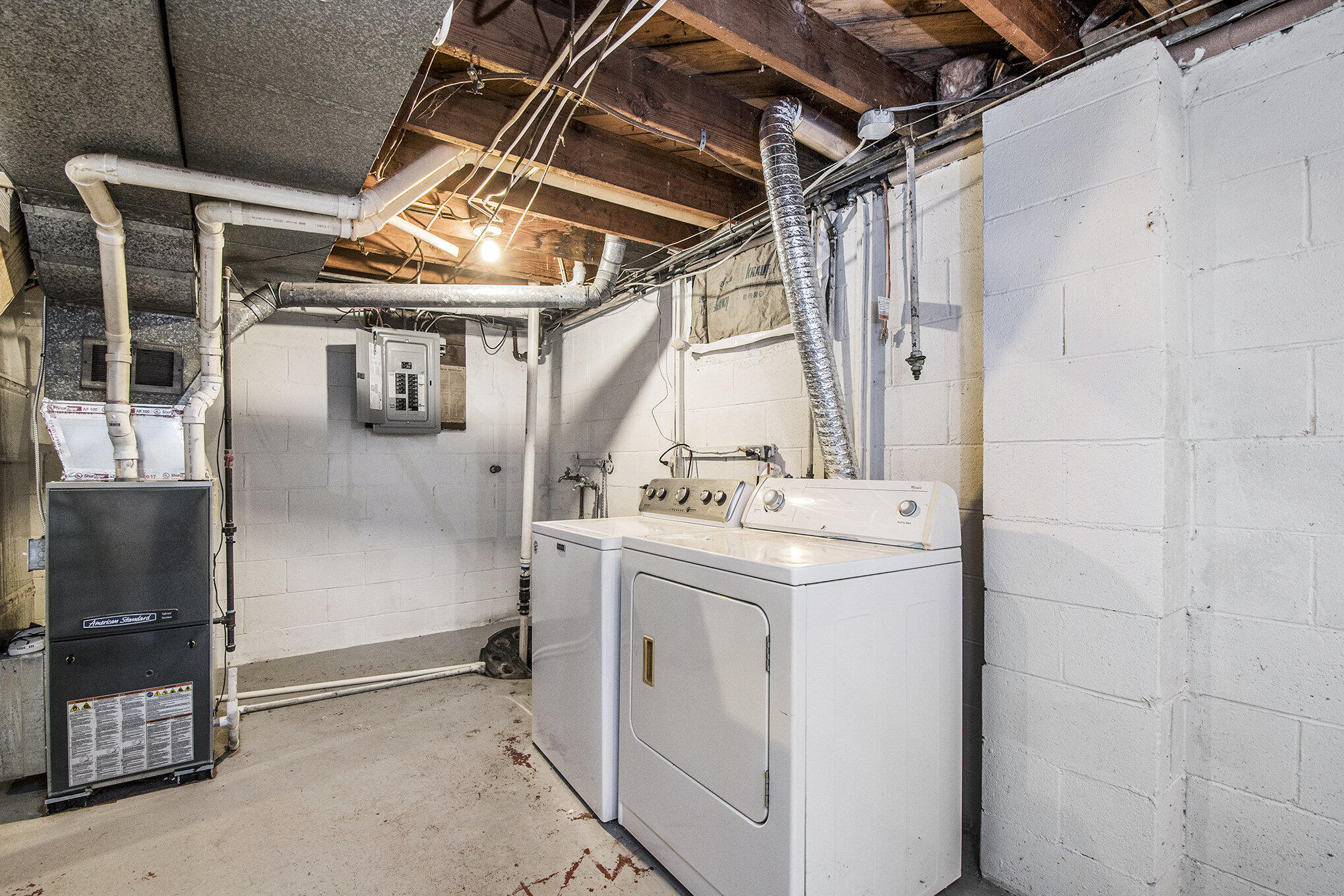 315 Hall Street Belding, MI 48809 - Photo 23 of 30 Laundry