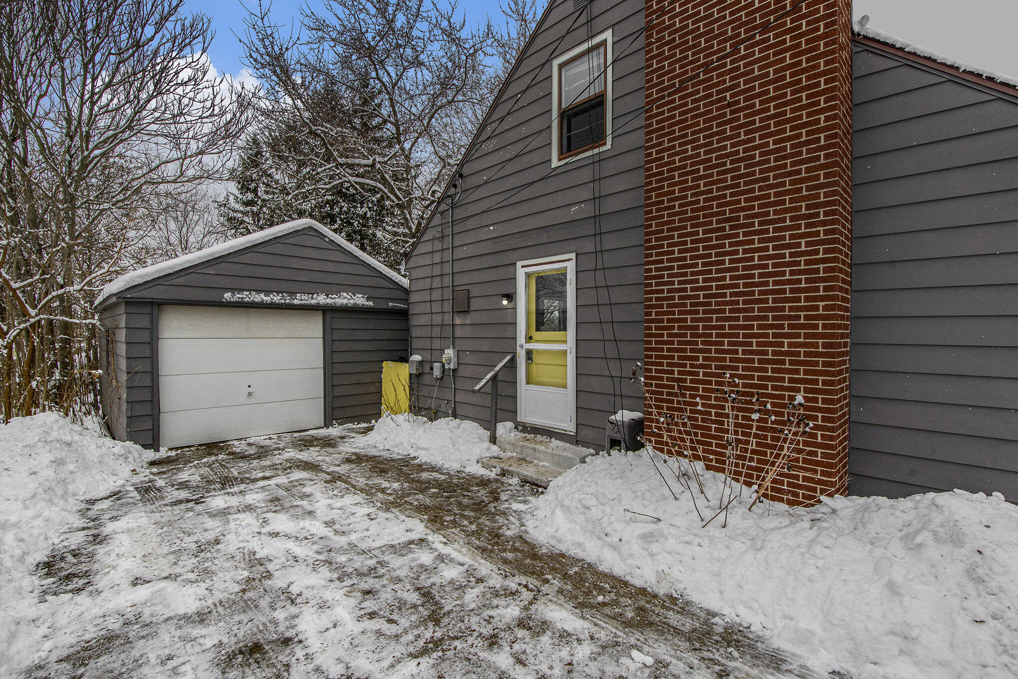 315 Hall Street Belding, MI 48809 - Photo 4 of 30 Garage