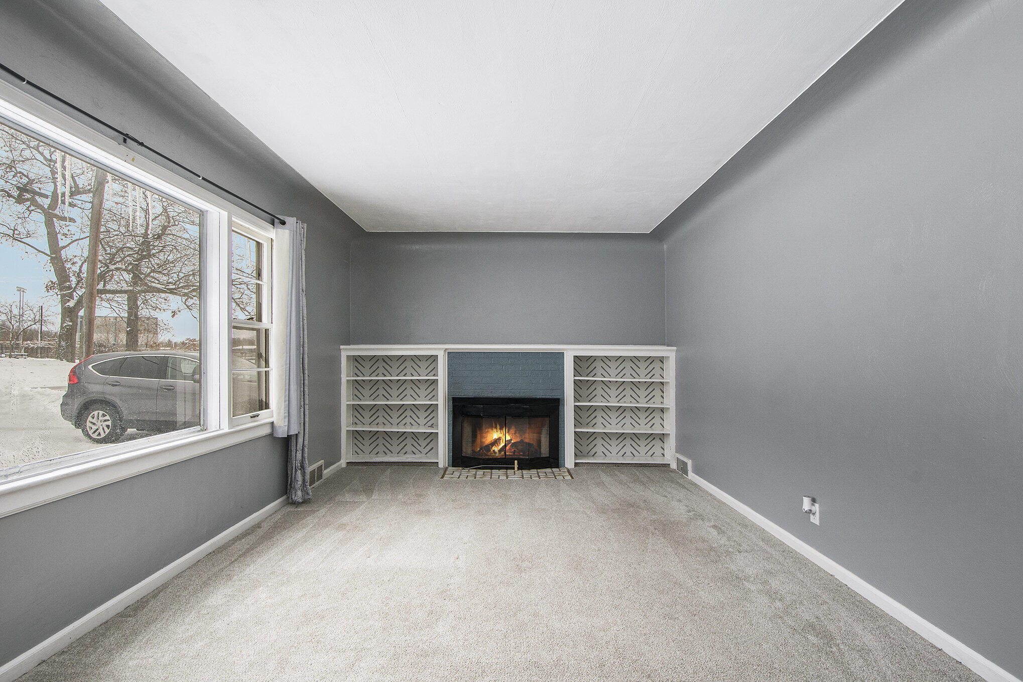 315 Hall Street Belding, MI 48809 - Photo 6 of 30 Living Room