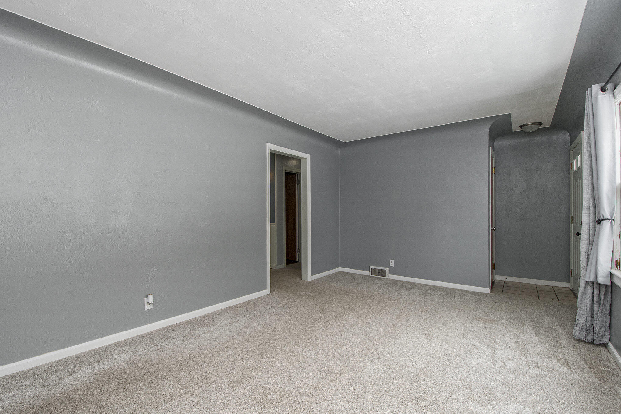 315 Hall Street Belding, MI 48809 - Photo 8 of 30 Living Room