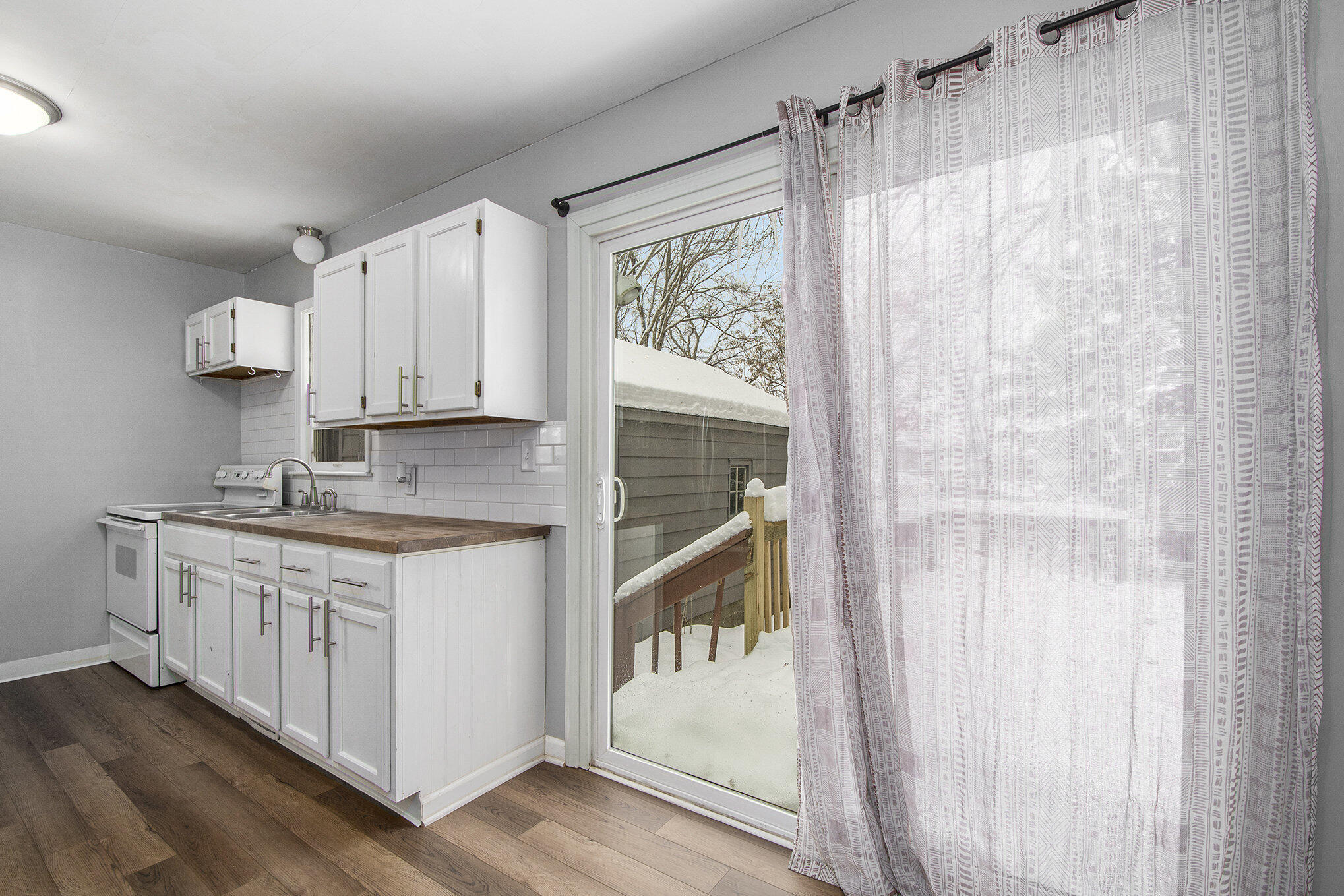 315 Hall Street Belding, MI 48809 - Photo 10 of 30 Kitchen