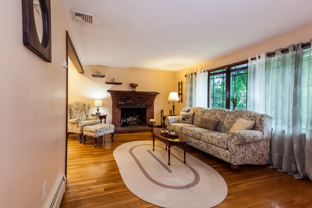 285 Alida Road Braintree, MA 02184 - Photo 3 of 25 Gallery Image 3