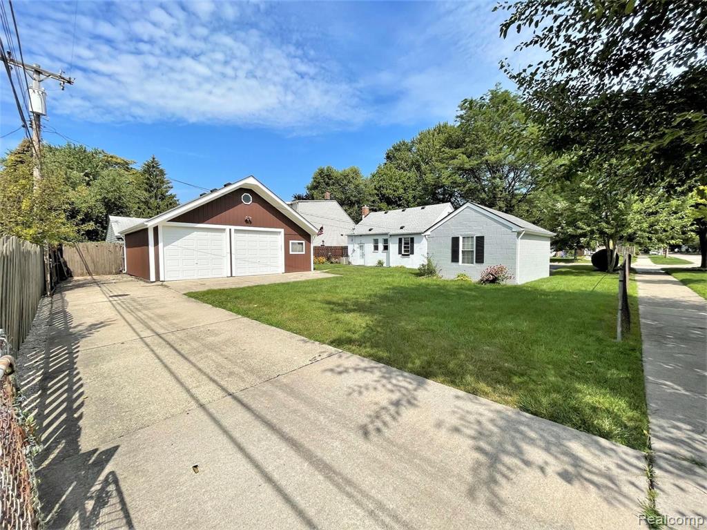2111 Ridgemont Road Grosse Pointe Woods, MI 48236 - Photo 4 of 28