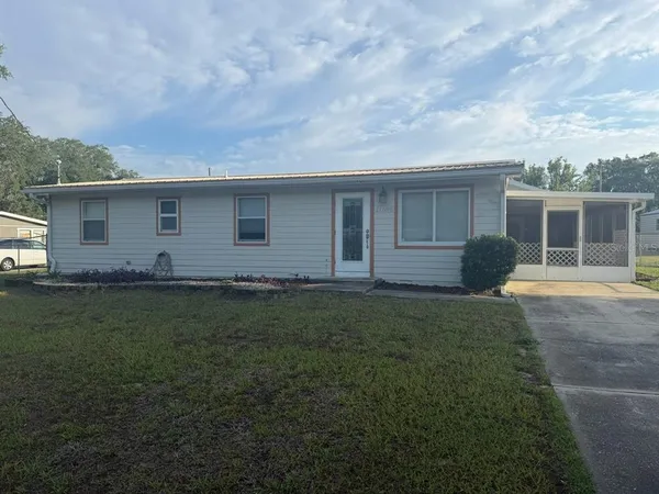 $1,700 | 11595 Southeast 129th Place, Ocklawaha, FL 32179