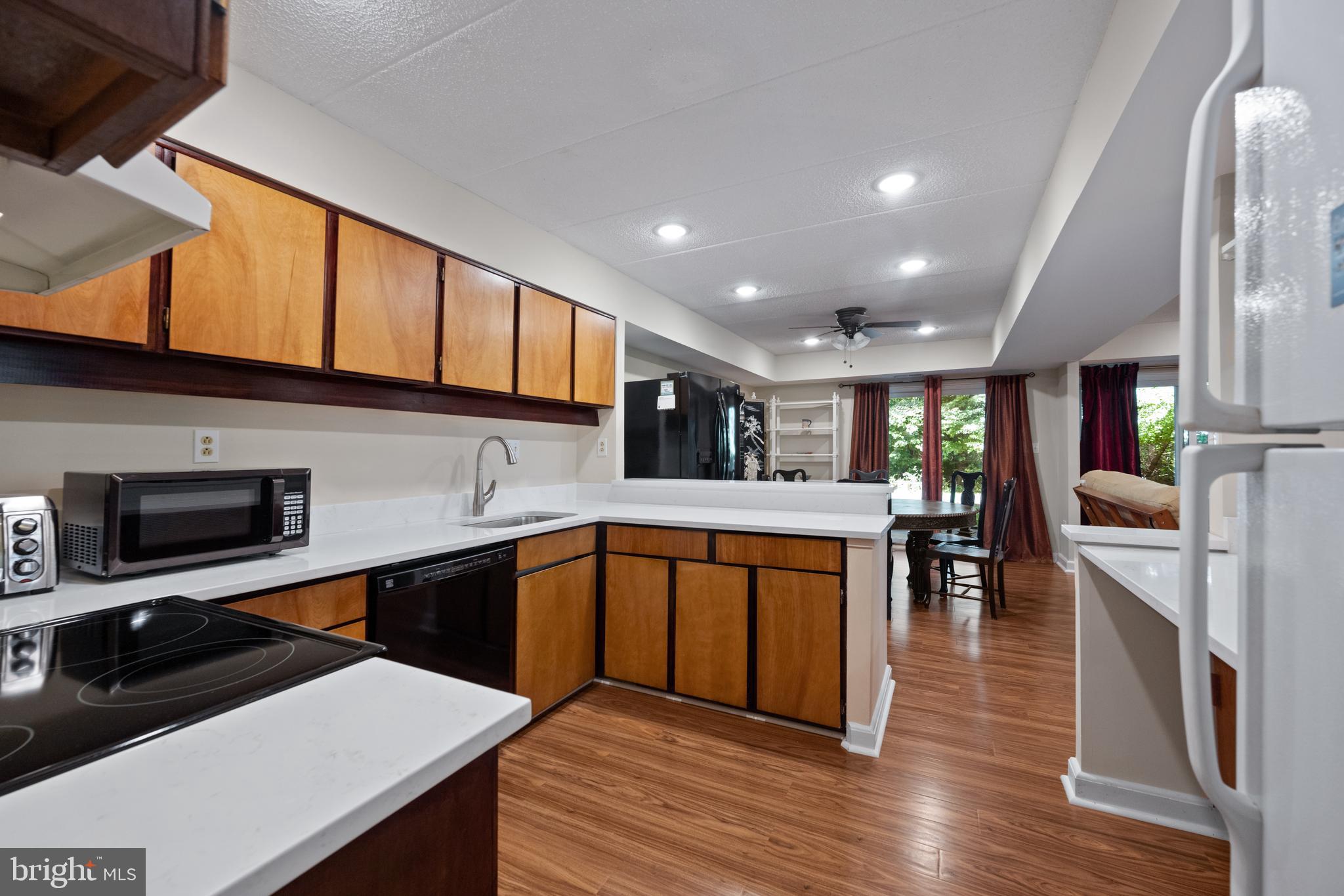 5653 Harpers Farm Road, Unit B Columbia, MD 21044 - Photo 16 of 29 Kitchen overlooking dining room