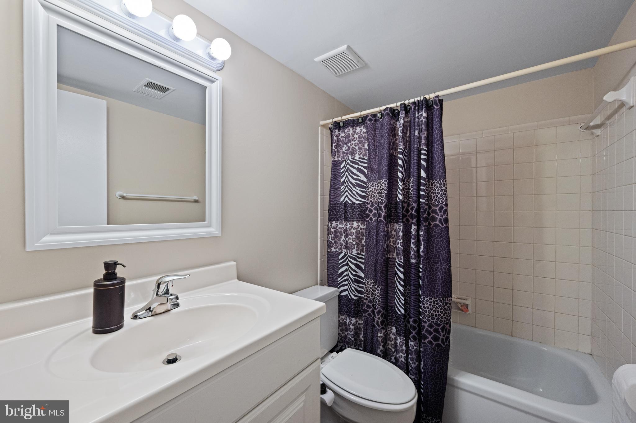 5653 Harpers Farm Road, Unit B Columbia, MD 21044 - Photo 17 of 29 Hall full bath